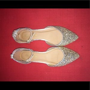 Gold sparkly pointy toe flats